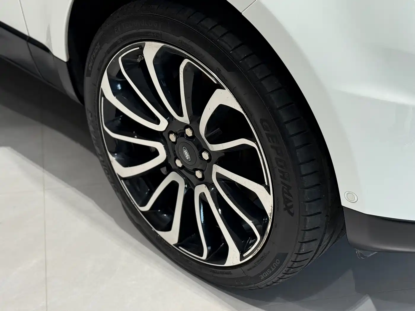 Land Rover Range Rover Sport 2014 3.0 SC V6 Trendsetting Genesis Edition фото 6