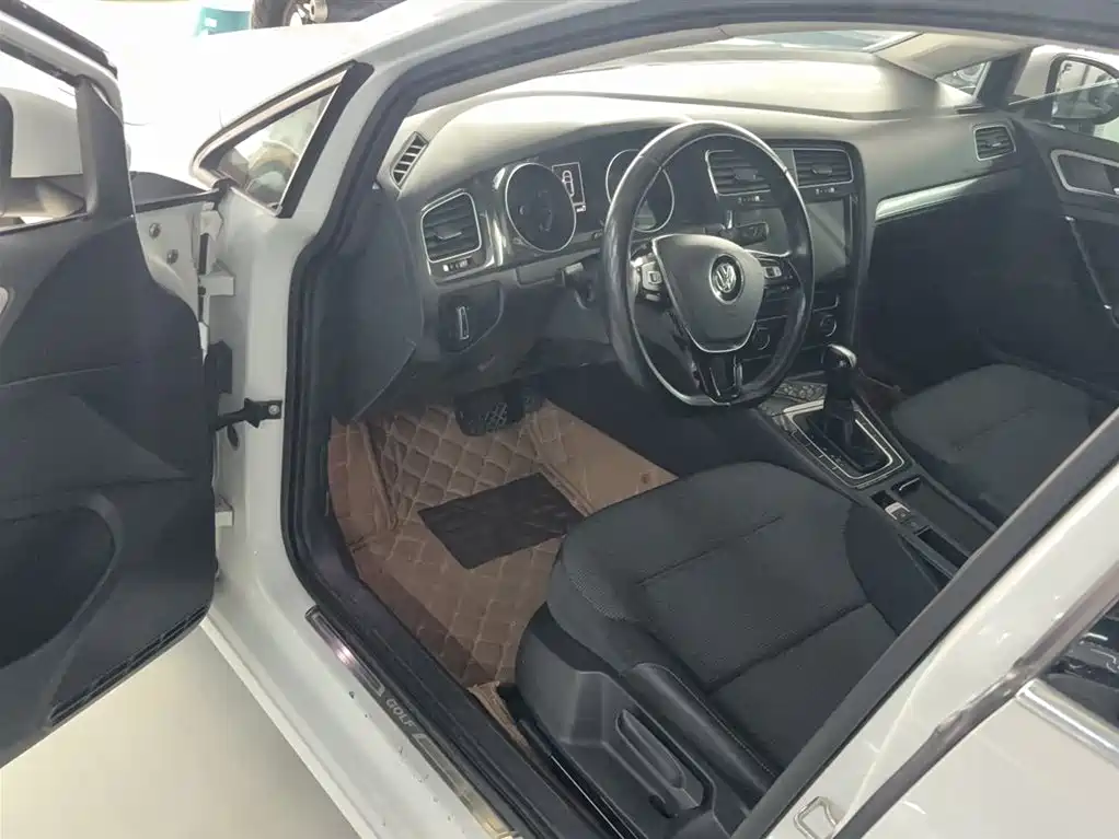 Volkswagen Golf 2018 1.6L Automatic Comfort фото 15