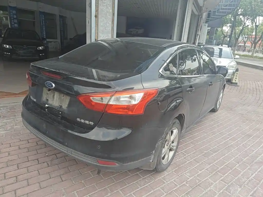 Фото 7 - Ford Focus