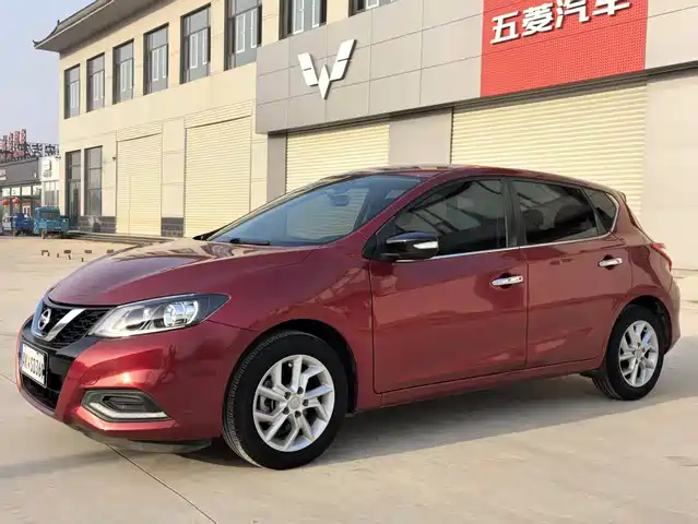 NISSAN TIIDA