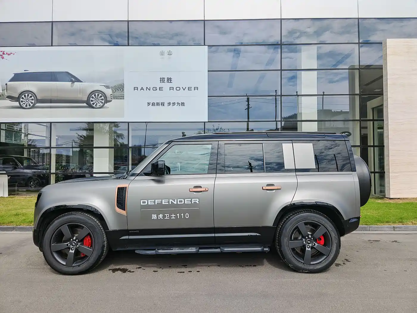 Land Rover Defender 2025 110 3.0T P400 X фото 3