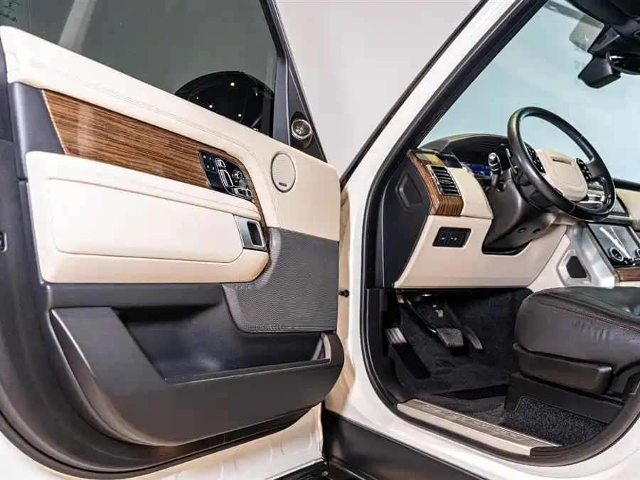 Land Rover Range Rover 2018 3.0 SC V6 Vogue Heritage Edition фото 8