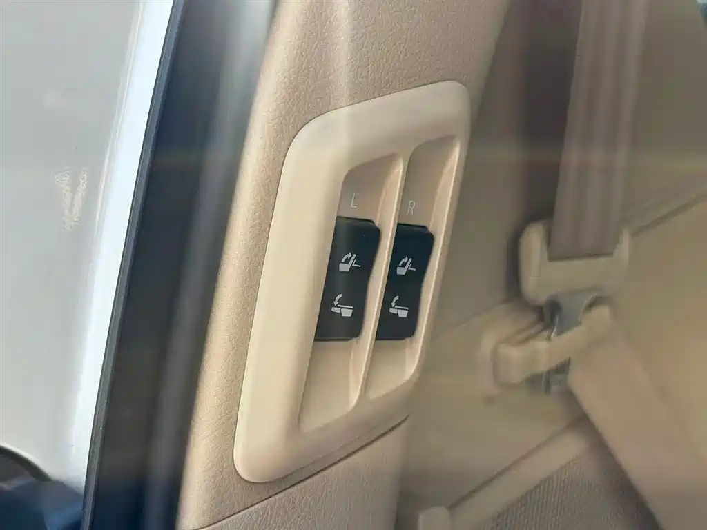 Toyota Prado 2016 3.5L Auto VX NAVI фото 18