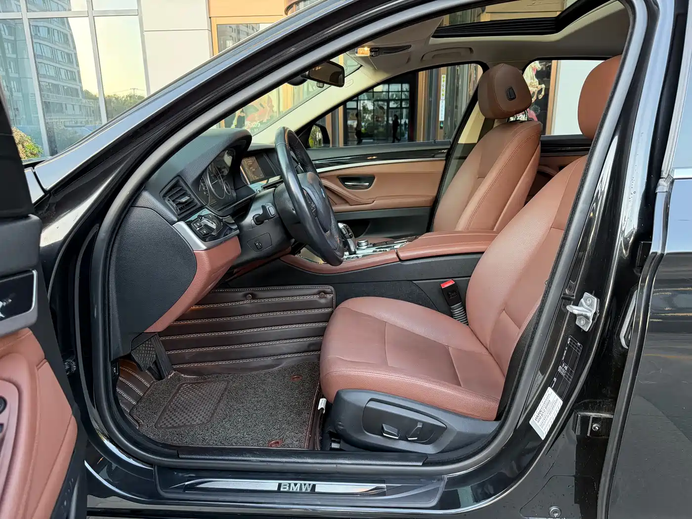 BMW 5 Series 2017 520Li Classic Edition фото 4
