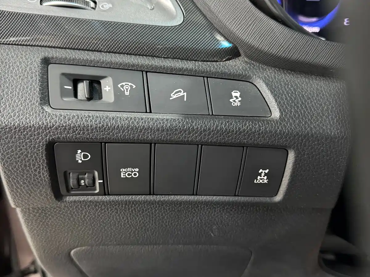Photo 10 - Hyundai Santa Fe