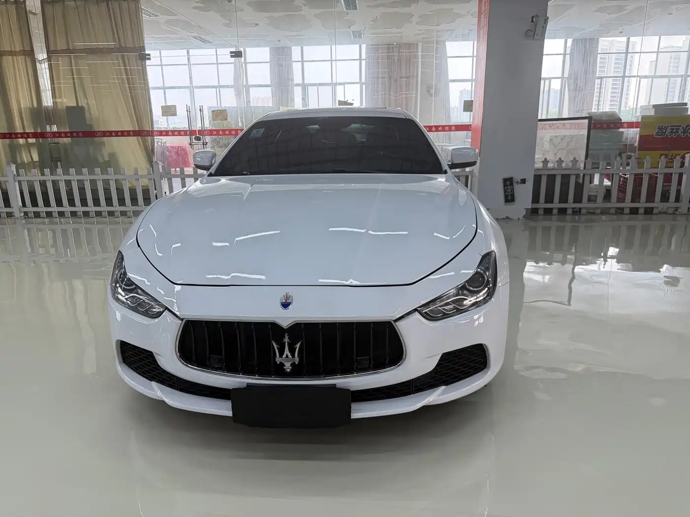 Фото 2 - Maserati Ghibli