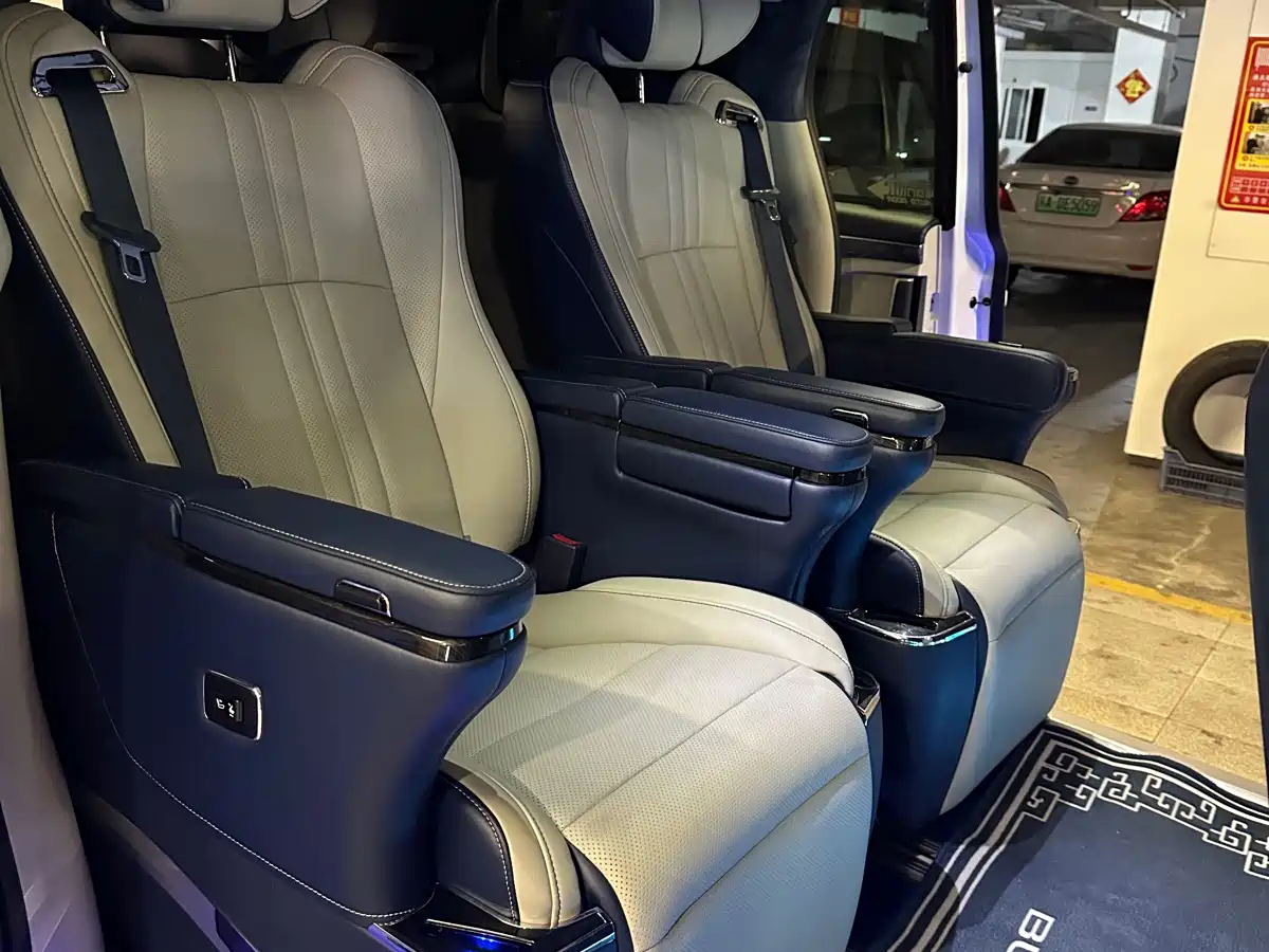 Buick GL8 2021 ES Landlord 653T Comfort фото 12