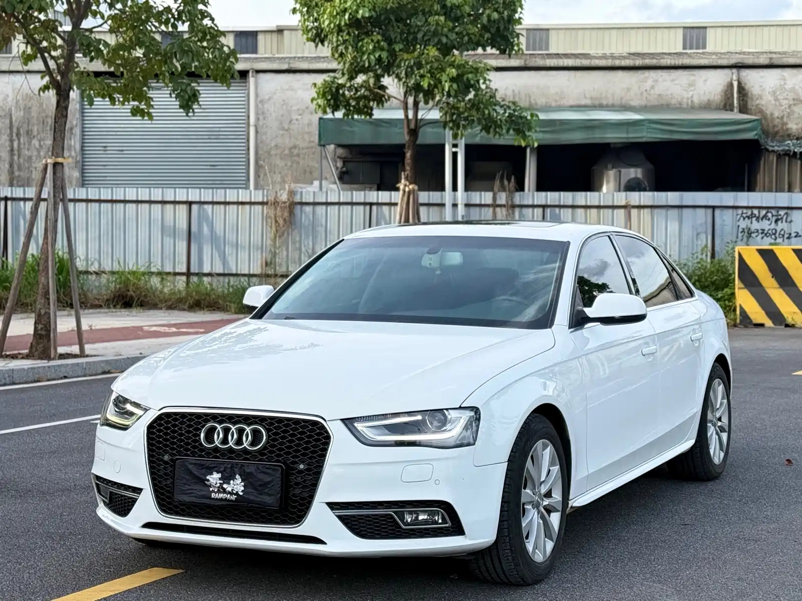 Photo 1 - Audi A4L
