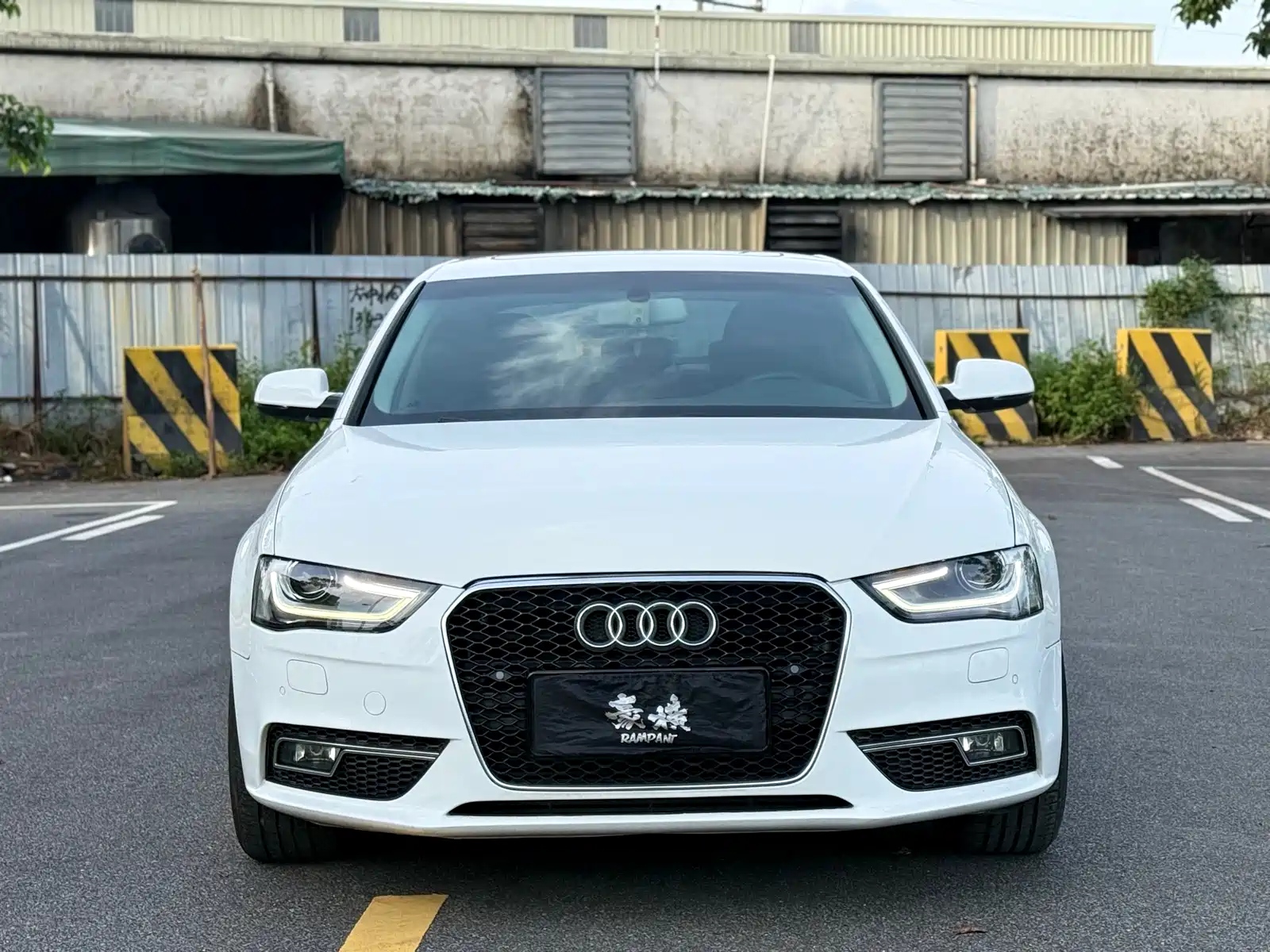 Photo 2 - Audi A4L
