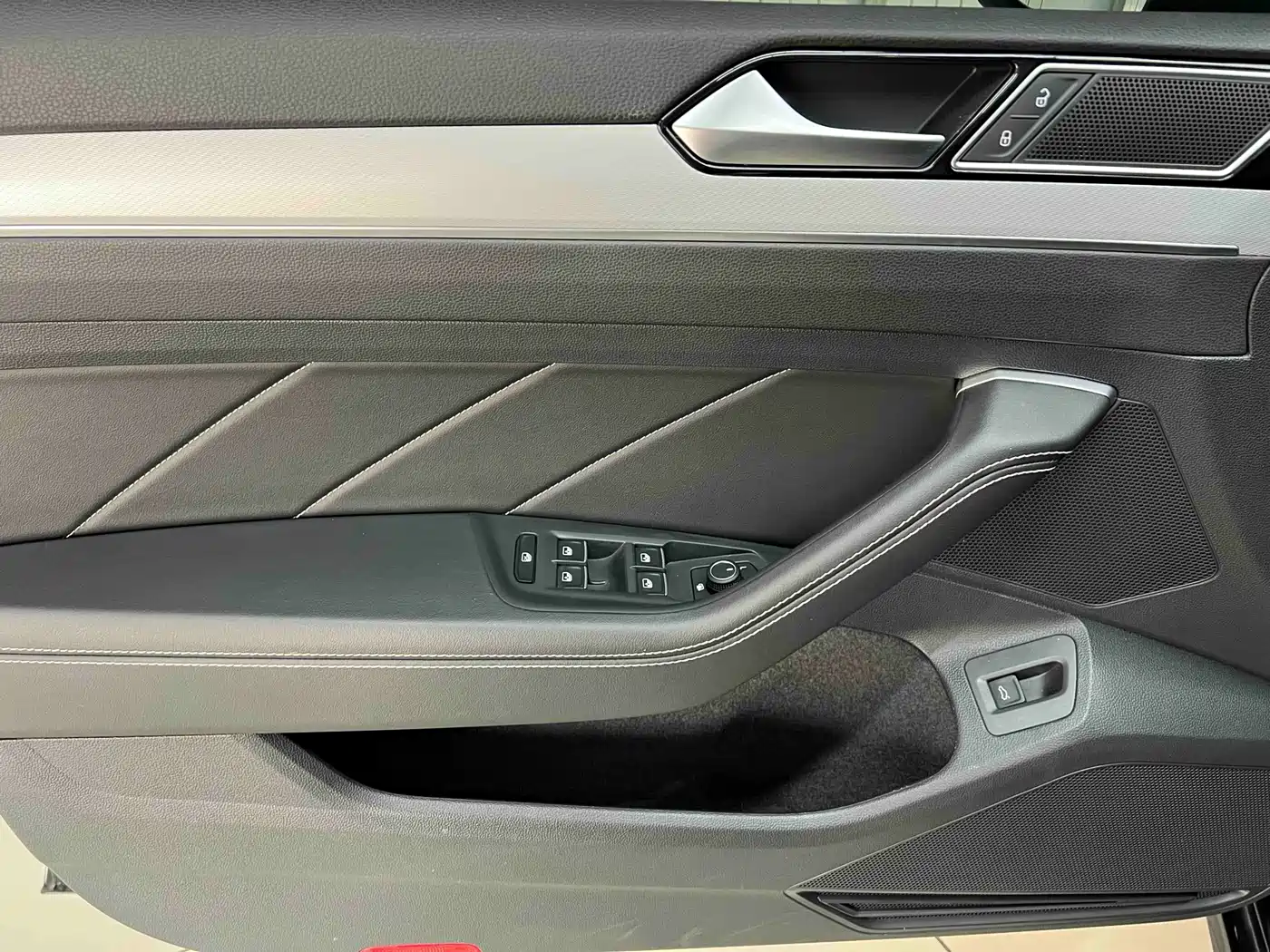 Volkswagen Magotan 2023 Model 2 Million Units Commemorative Edition 280TSI DSG Leading Version фото 8
