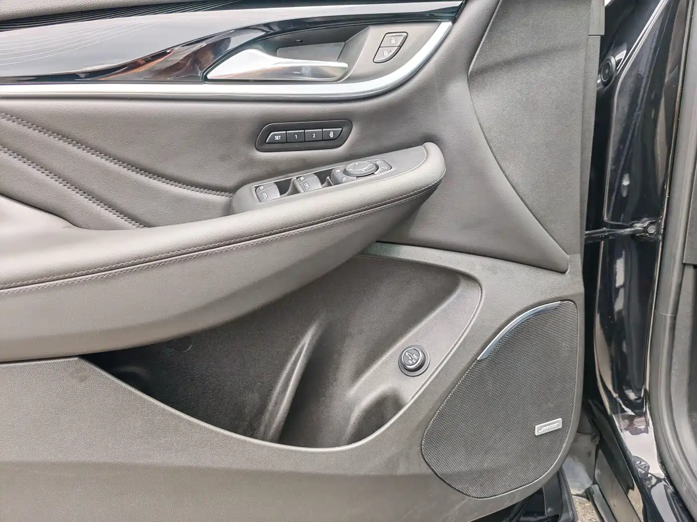 Фото 13 - Buick Enclave
