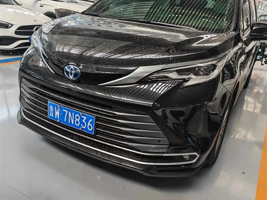 Toyota Sienna 2021 2.5L Hybrid Luxury Edition фото 14