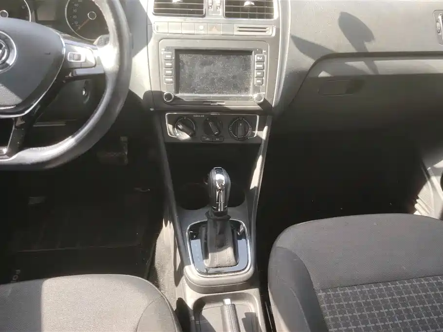 Volkswagen Polo 2016 1.6L Automatic Comfort фото 16