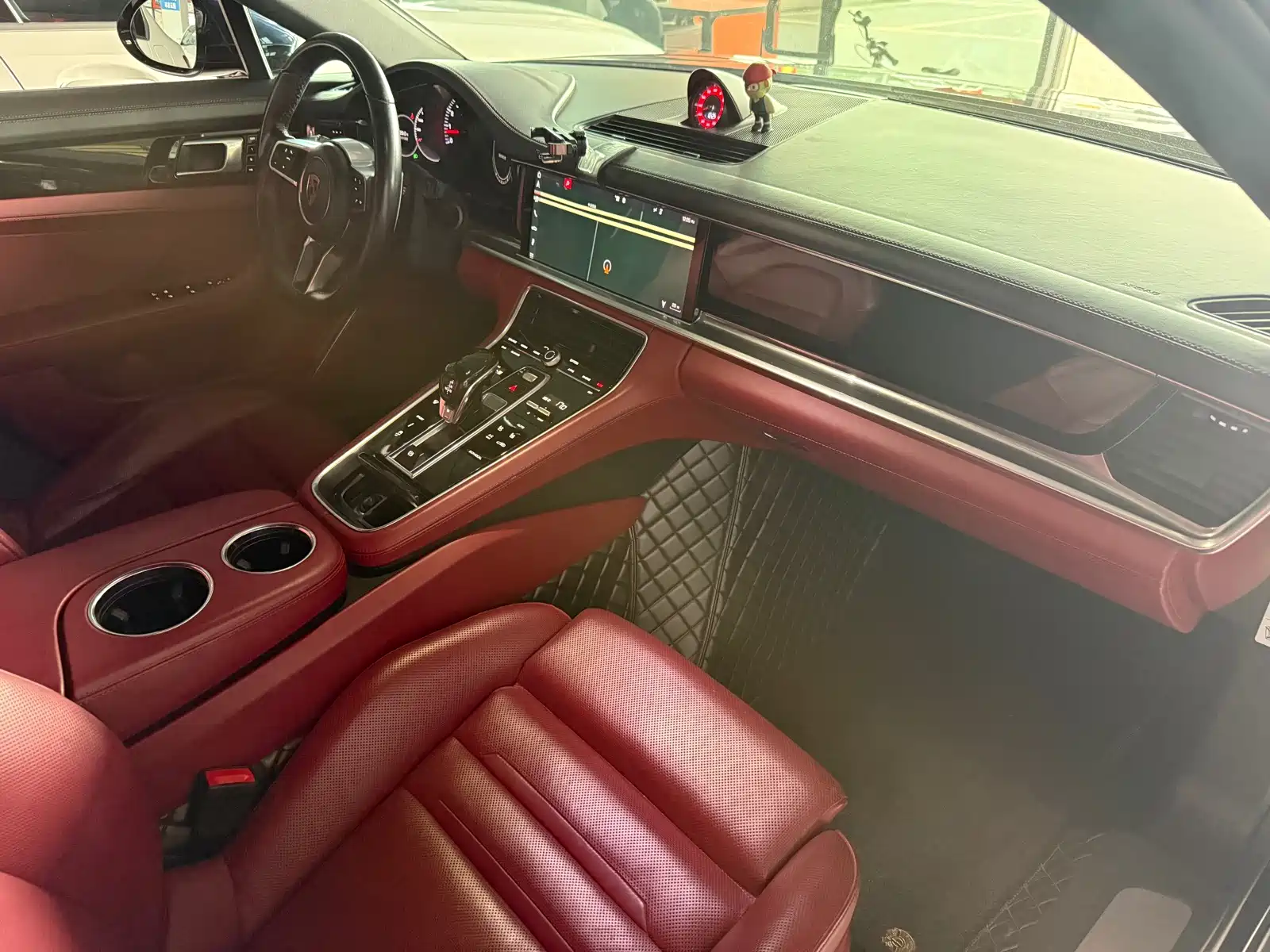 Фото 3 - Porsche Panamera