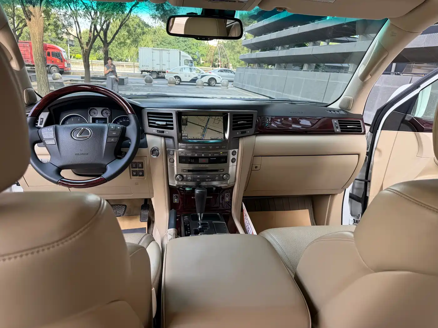 Photo 14 - Lexus LX