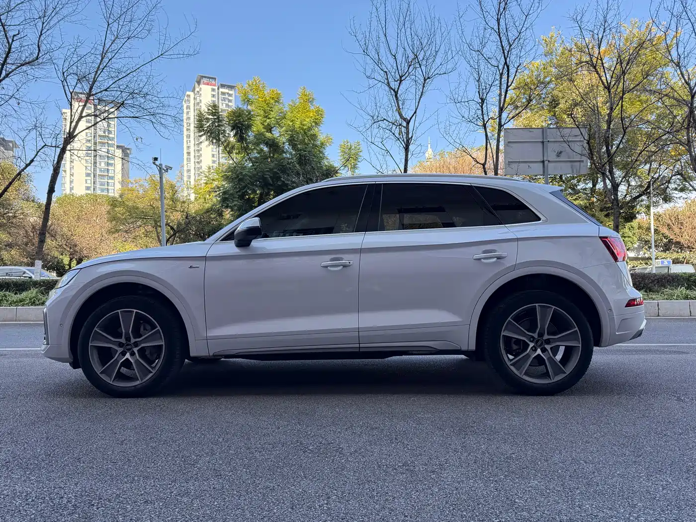 Audi Q5L 2022 45T Luxury Dynamic фото 5