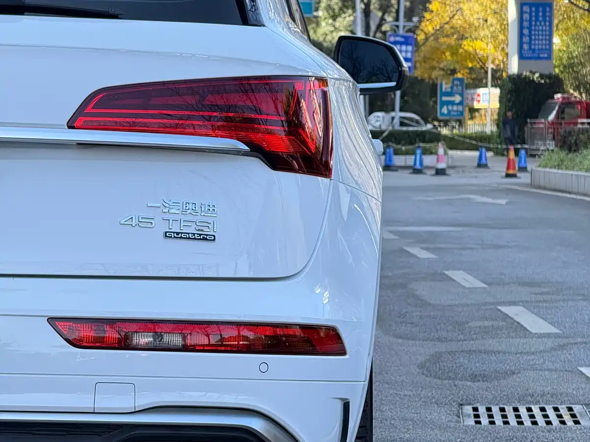 Audi Q5L 2022 45T Luxury Dynamic фото 8