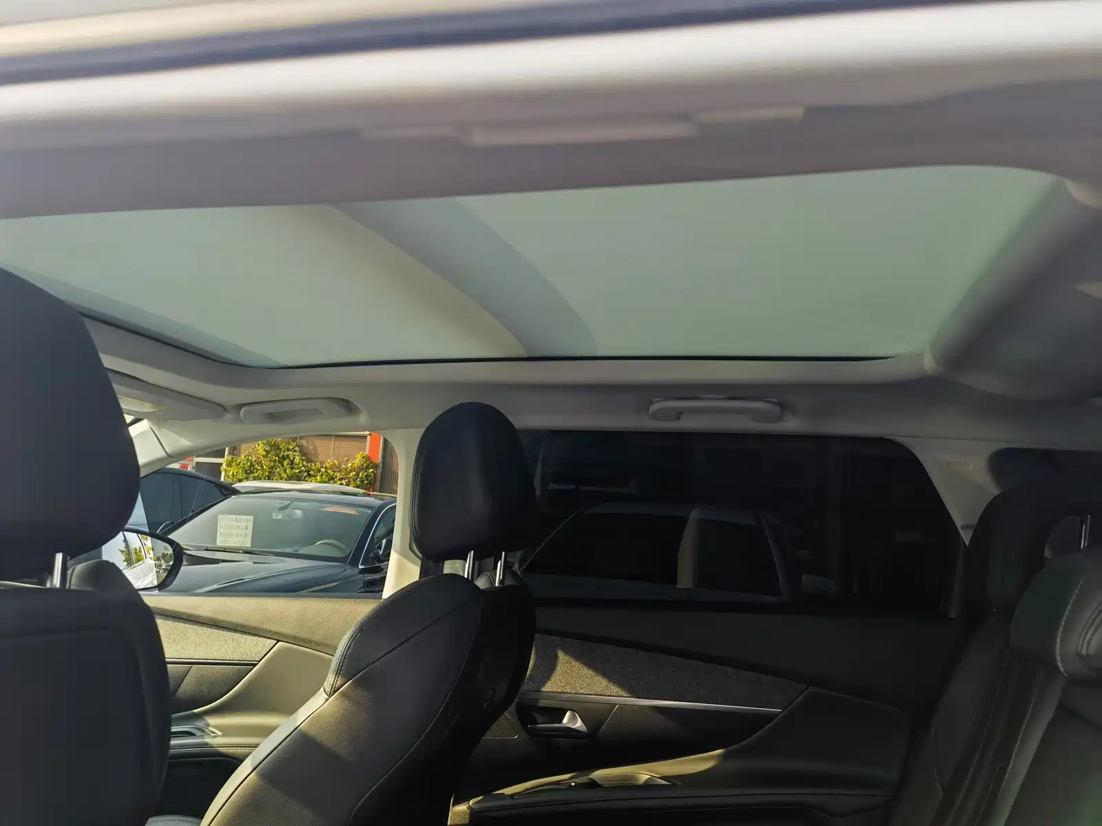 Photo 19 - Peugeot 5008