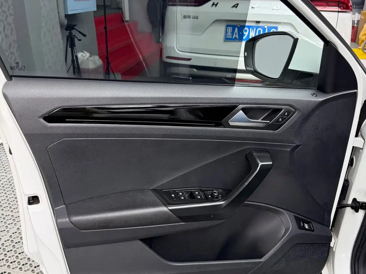 Volkswagen T-ROC 2021 280TSI DSG 2WD Comfort Smart Connect Edition фото 16