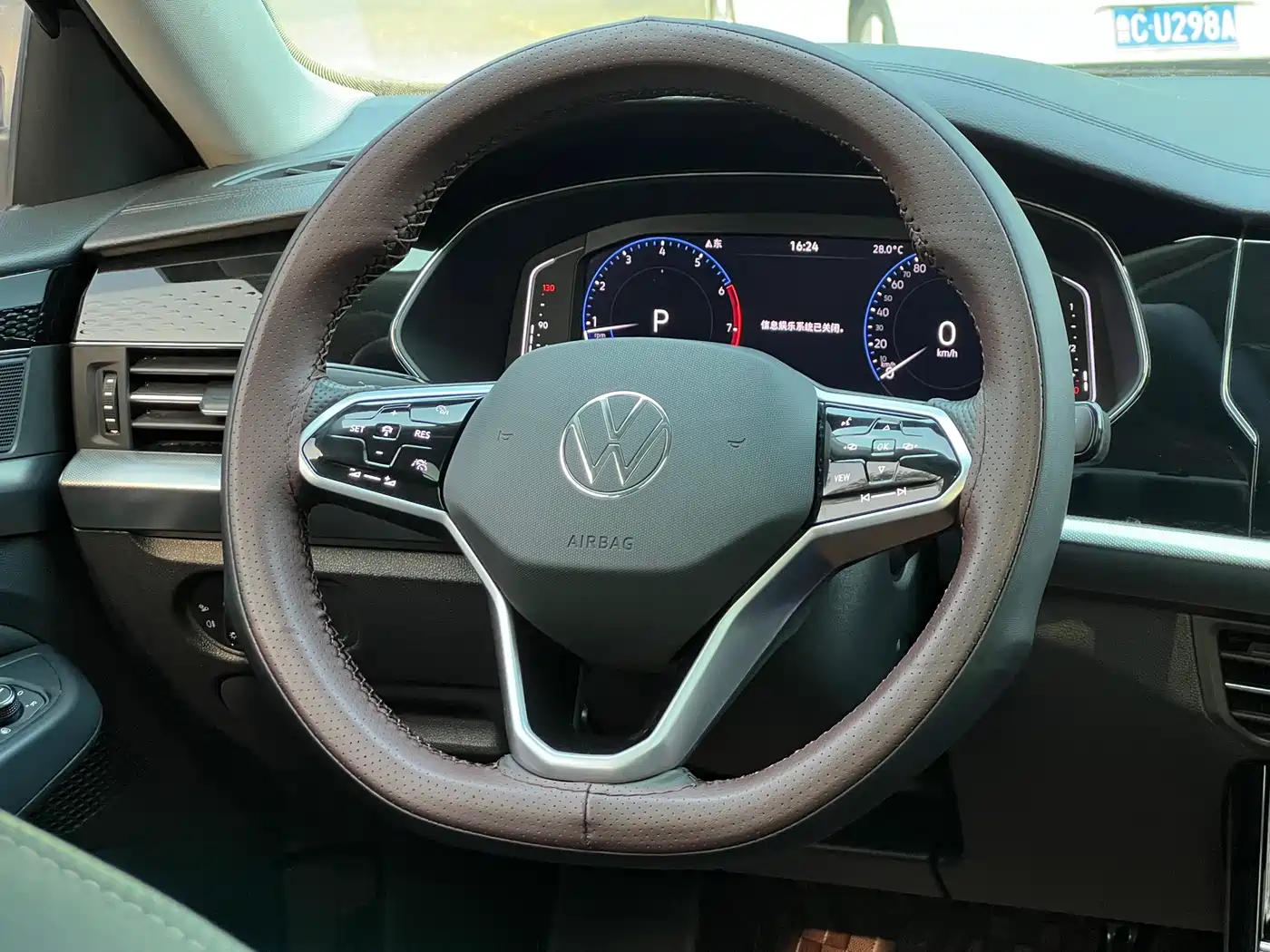 Volkswagen Passat 2022 330TSI Starlight Luxury Edition фото 14