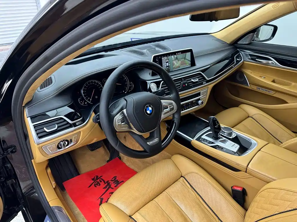 Фото 9 - BMW 7 Series