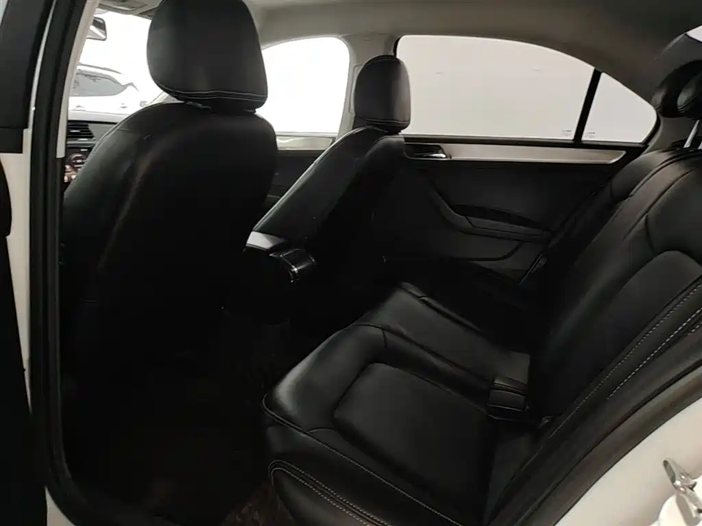 Volkswagen Santana 2015 1.6L Automatic Trend Edition фото 17