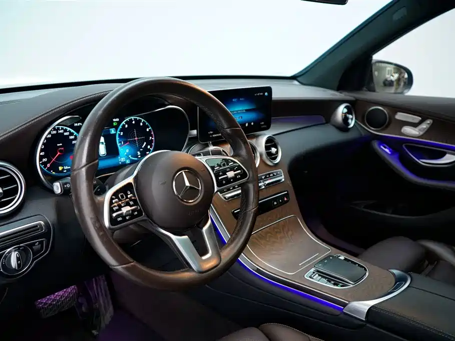 MERCEDES-BENZ GLC