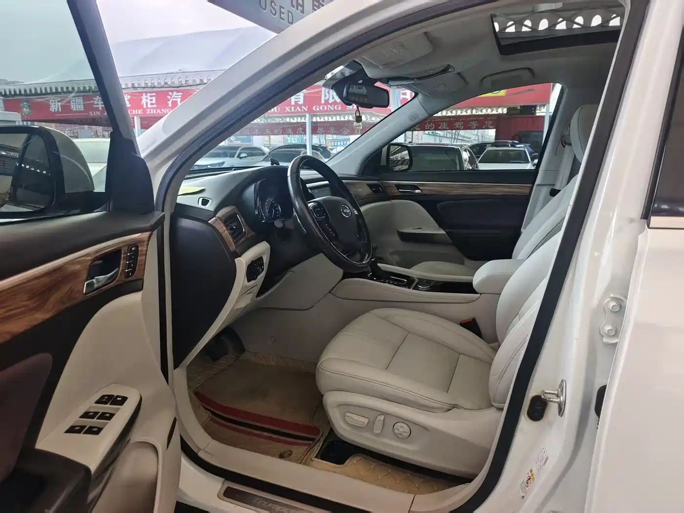 GAC Trumpchi Trumpchi GS8 2017 320T AWD Luxury Smart Connect (7-Seater) фото 4