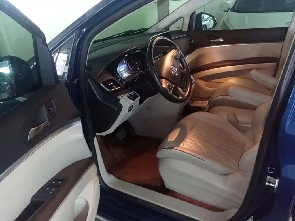 Фото 16 - Buick GL8