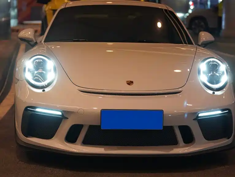 PORSCHE 911
