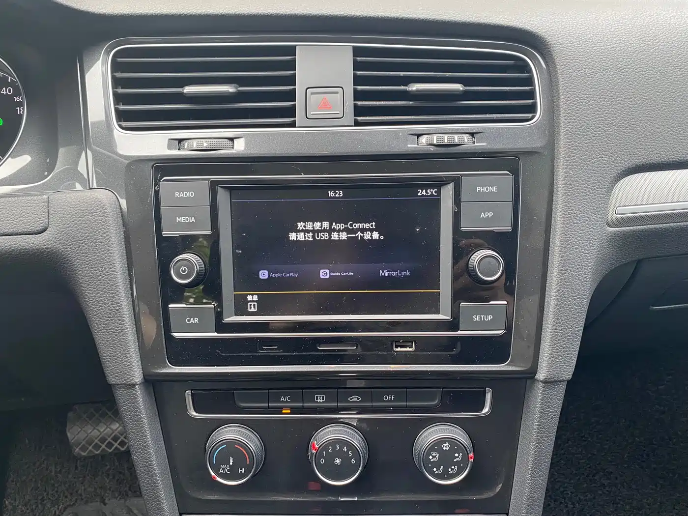 Volkswagen Golf 2018 230TSI Automatic Comfort фото 10