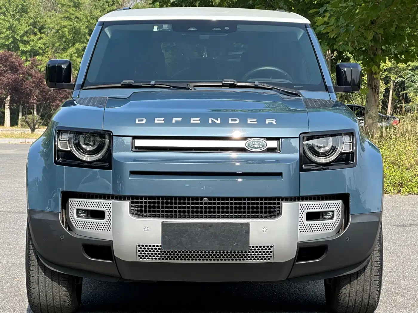 Land Rover Defender 2020 Model 110 P400 SE фото 2