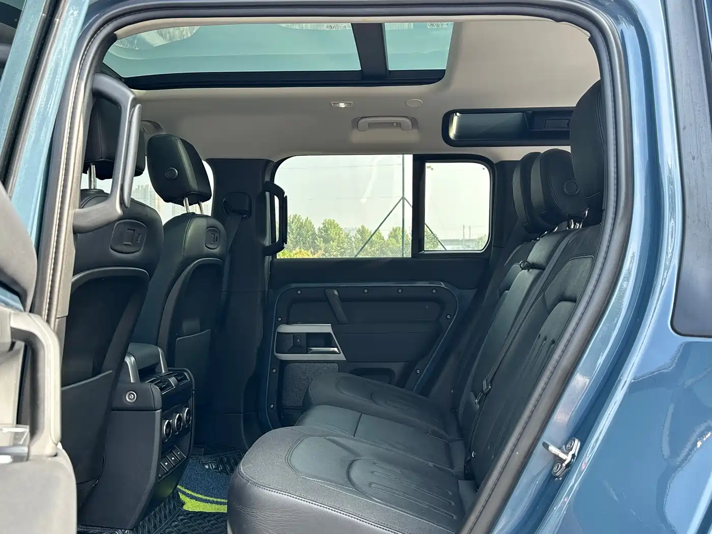 Land Rover Defender 2020 Model 110 P400 SE фото 9