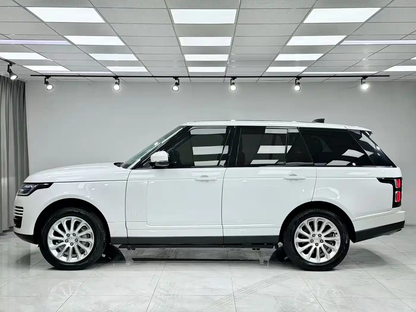 Land Rover Range Rover 2018 3.0 SC V6 Vogue Heritage Edition фото 9