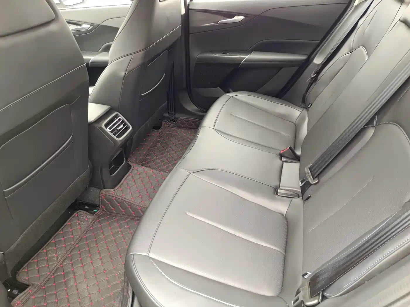 Фото 5 - Changan Eado