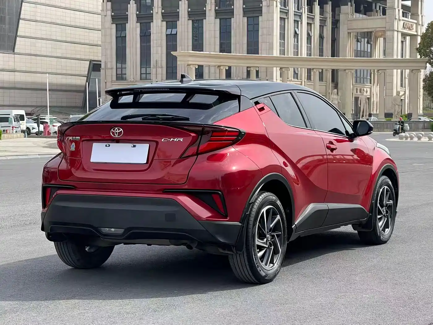 Toyota C-HR 2021 2.0L Luxury Edition фото 9