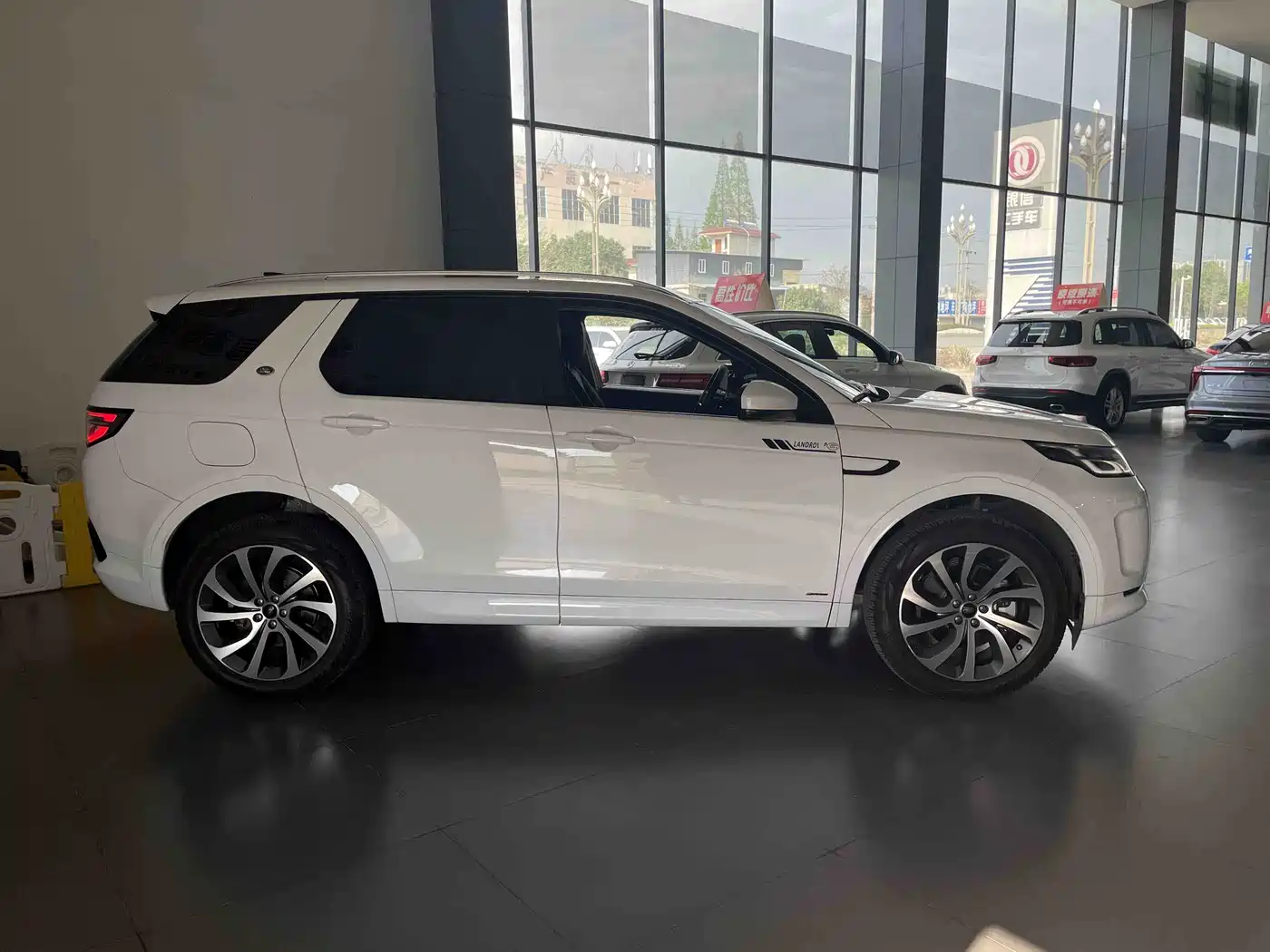 Land Rover Discovery Sport 2021 249PS R-Dynamic S Performance Edition фото 14