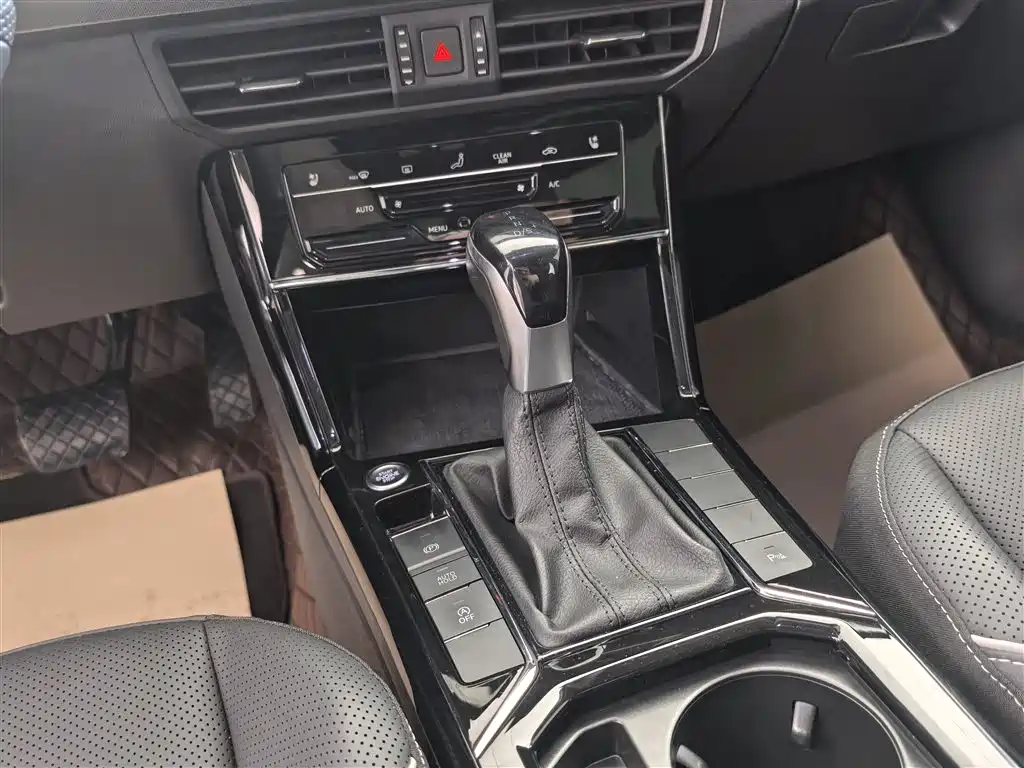 Volkswagen Passat 2024 380TSI Elite Edition фото 14