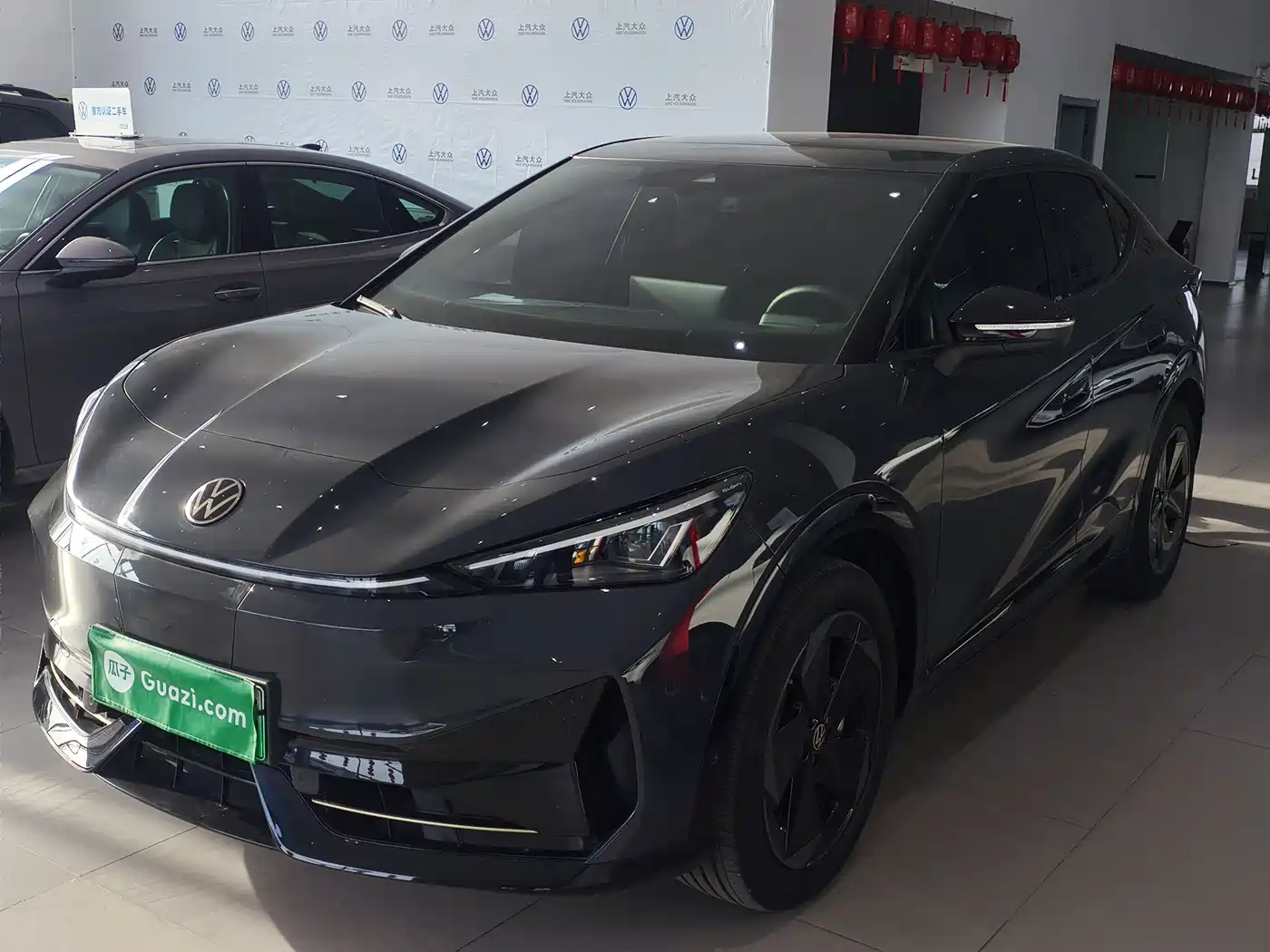 VOLKSWAGEN WITH THE CROWD 06