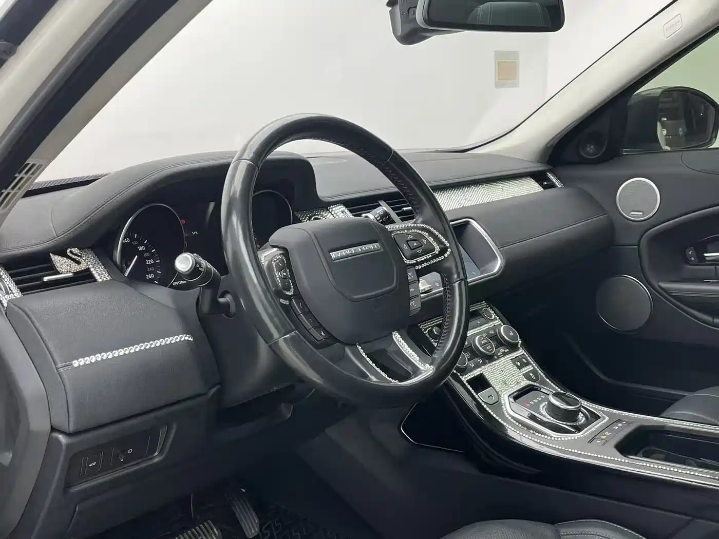 Land Rover Range Rover Evoque 2018 240PS SE DYNAMIC Smart Edition фото 5