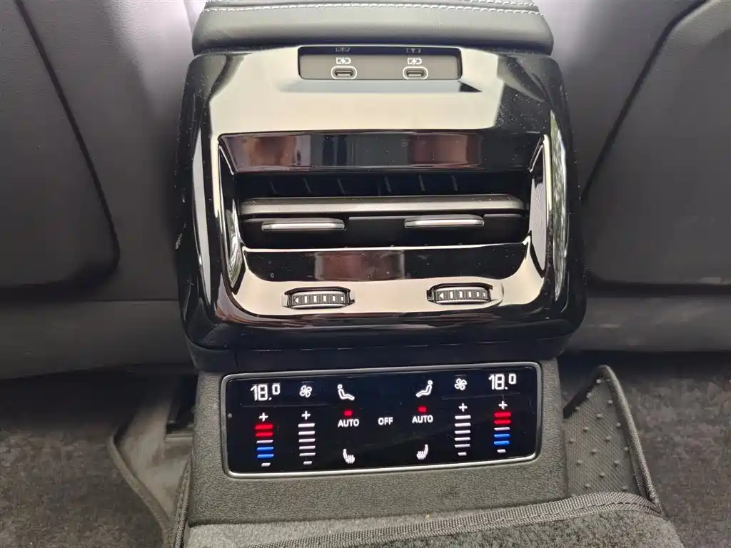 Фото 10 - Audi A6L