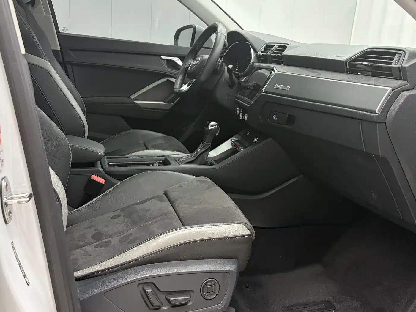 Audi Q3 2023 35 TFSI Fashion Dynamic (1.4T) фото 22