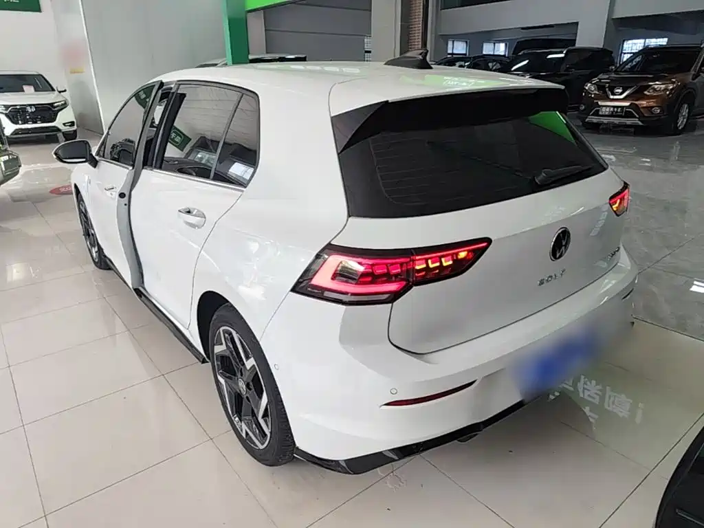 Volkswagen Golf 2024 2025 300TSI R-Line
