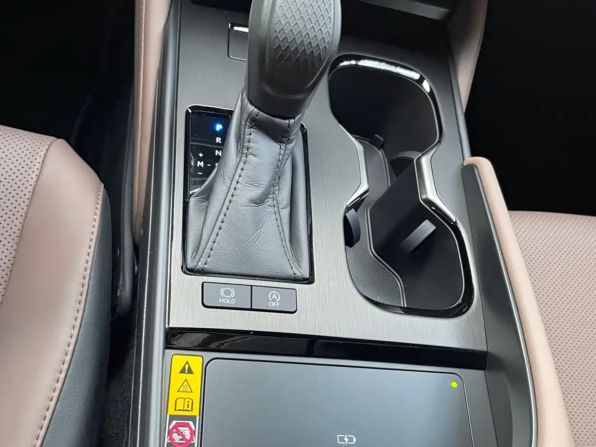 Lexus ES 2025 200 Ultimate Edition фото 18
