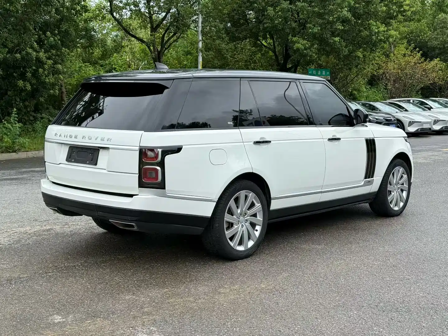 Photo 3 - Land Rover Range Rover