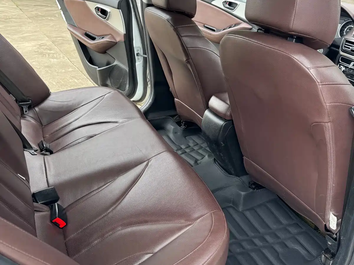 Soueast A5 Wing Dance 2020 2019 1.5L CVT Luxury Edition China V