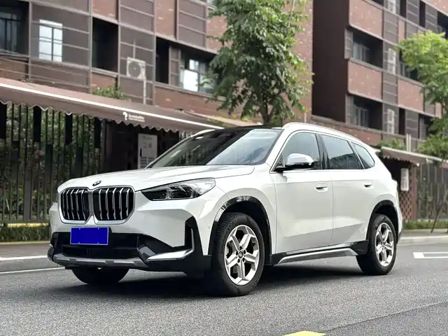 BMW X1 sDrive20Li, X Дизайн-пакет