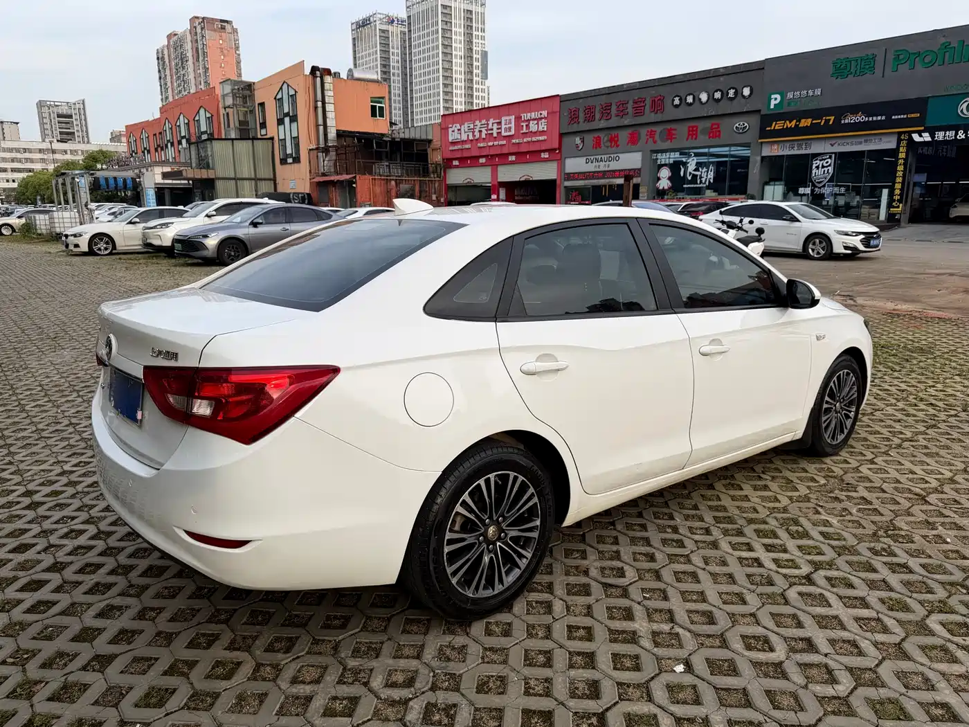 Photo 6 - Buick Excelle