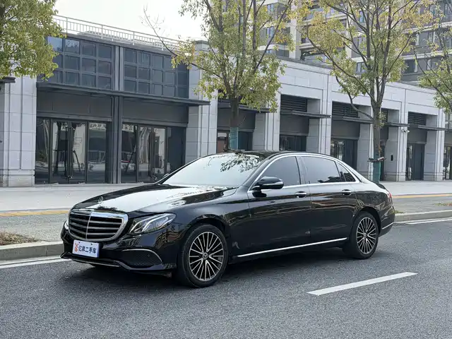 MERCEDES-BENZ E CLASS