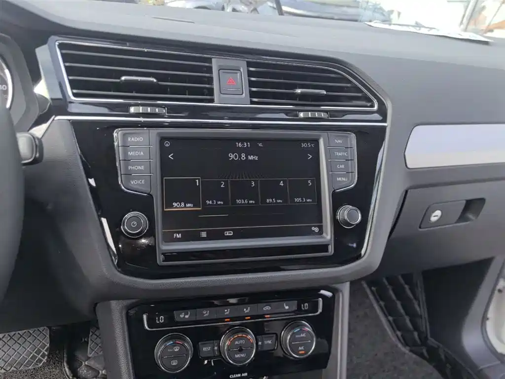 Volkswagen Tiguan L 2017 380TSI Automatic 4WD Luxury Edition фото 13